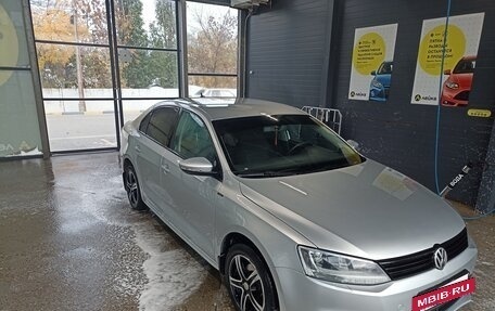 Volkswagen Jetta VI, 2013 год, 900 000 рублей, 3 фотография