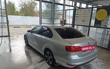 Volkswagen Jetta VI, 2013 год, 900 000 рублей, 11 фотография