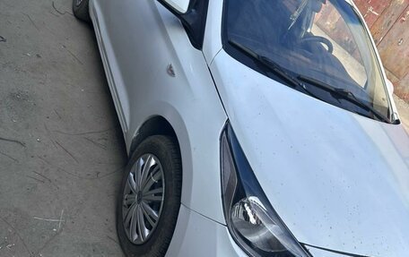 Hyundai Solaris II рестайлинг, 2017 год, 580 000 рублей, 1 фотография