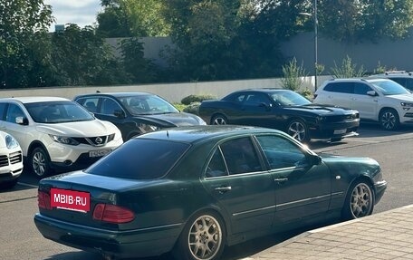 Mercedes-Benz E-Класс, 1998 год, 315 000 рублей, 2 фотография