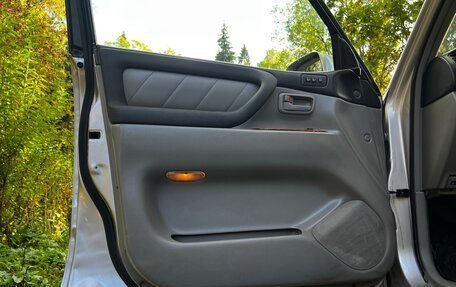 Toyota Land Cruiser 100 рестайлинг 2, 2003 год, 1 900 000 рублей, 9 фотография