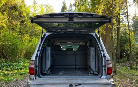 Toyota Land Cruiser 100 рестайлинг 2, 2003 год, 1 900 000 рублей, 18 фотография