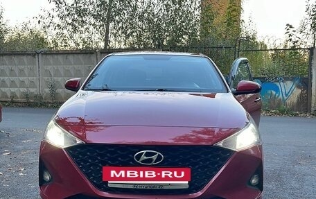 Hyundai Solaris II рестайлинг, 2020 год, 1 390 000 рублей, 10 фотография