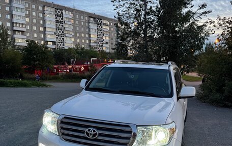 Toyota Land Cruiser 200, 2011 год, 3 400 000 рублей, 2 фотография