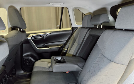 Toyota RAV4, 2020 год, 2 750 000 рублей, 15 фотография