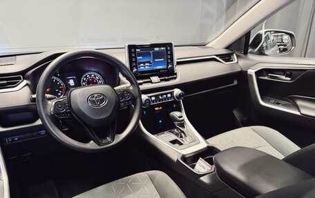 Toyota RAV4, 2020 год, 2 750 000 рублей, 17 фотография