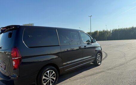 Hyundai Grand Starex Grand Starex I рестайлинг 2, 2020 год, 3 950 000 рублей, 1 фотография