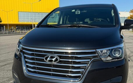 Hyundai Grand Starex Grand Starex I рестайлинг 2, 2020 год, 3 950 000 рублей, 2 фотография