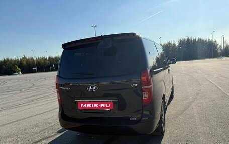 Hyundai Grand Starex Grand Starex I рестайлинг 2, 2020 год, 3 950 000 рублей, 3 фотография