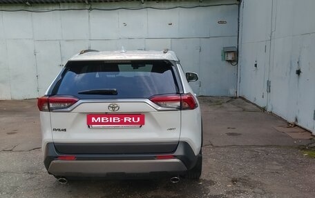 Toyota RAV4, 2020 год, 3 250 000 рублей, 6 фотография