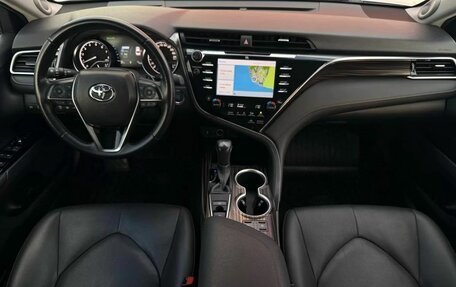 Toyota Camry, 2020 год, 3 830 000 рублей, 7 фотография