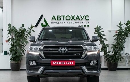 Toyota Land Cruiser 200, 2019 год, 6 199 000 рублей, 2 фотография
