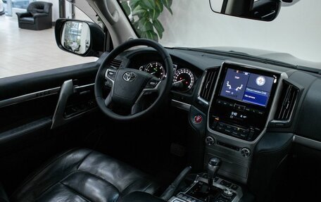 Toyota Land Cruiser 200, 2019 год, 6 199 000 рублей, 20 фотография