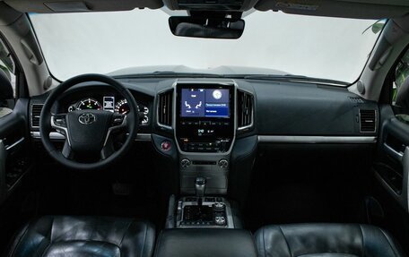 Toyota Land Cruiser 200, 2019 год, 6 199 000 рублей, 21 фотография