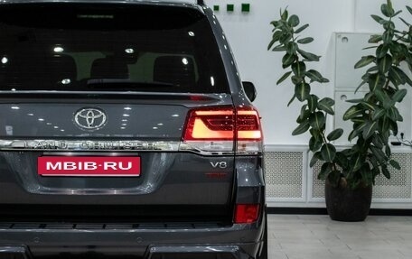 Toyota Land Cruiser 200, 2019 год, 6 199 000 рублей, 9 фотография