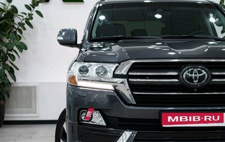 Toyota Land Cruiser 200, 2019 год, 6 199 000 рублей, 8 фотография