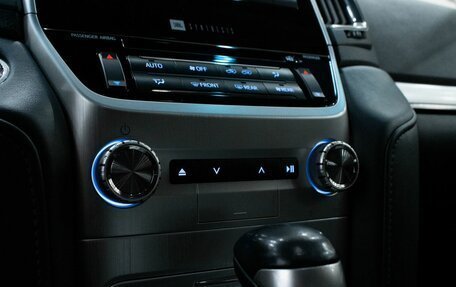 Toyota Land Cruiser 200, 2019 год, 6 199 000 рублей, 35 фотография