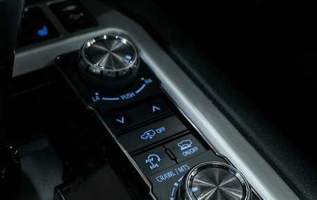Toyota Land Cruiser 200, 2019 год, 6 199 000 рублей, 33 фотография