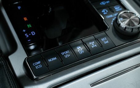 Toyota Land Cruiser 200, 2019 год, 6 199 000 рублей, 32 фотография