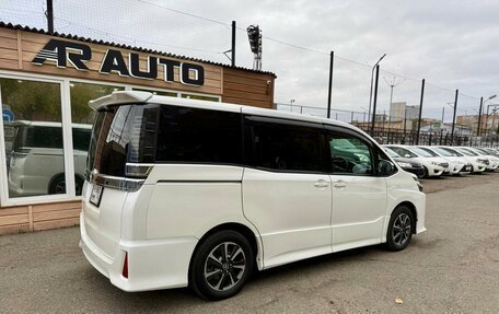 Toyota Voxy III, 2021 год, 2 459 000 рублей, 7 фотография