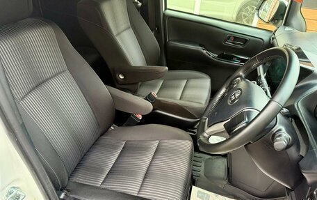 Toyota Voxy III, 2021 год, 2 459 000 рублей, 11 фотография
