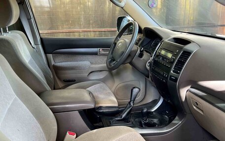 Toyota Land Cruiser Prado 120 рестайлинг, 2006 год, 1 730 000 рублей, 6 фотография