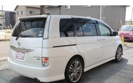 Toyota ISis I, 2017 год, 990 000 рублей, 2 фотография