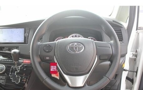 Toyota ISis I, 2017 год, 990 000 рублей, 6 фотография