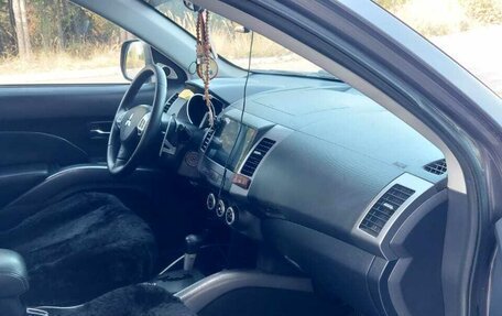 Mitsubishi Outlander III рестайлинг 3, 2008 год, 1 500 000 рублей, 7 фотография