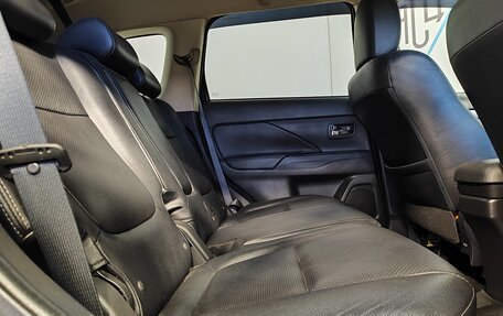 Mitsubishi Outlander III рестайлинг 3, 2015 год, 1 729 000 рублей, 13 фотография