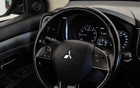 Mitsubishi Outlander III рестайлинг 3, 2015 год, 1 729 000 рублей, 12 фотография