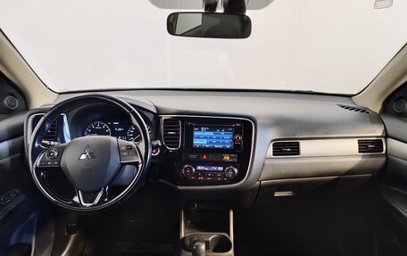 Mitsubishi Outlander III рестайлинг 3, 2015 год, 1 729 000 рублей, 8 фотография