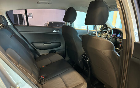 KIA Sportage IV рестайлинг, 2020 год, 2 650 000 рублей, 23 фотография