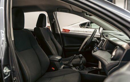 Toyota RAV4, 2015 год, 1 695 000 рублей, 21 фотография