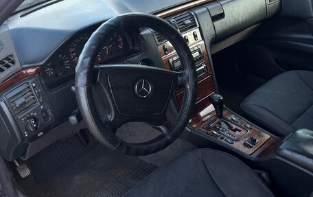 Mercedes-Benz E-Класс, 1997 год, 285 000 рублей, 7 фотография