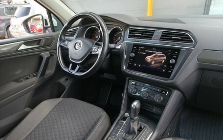 Volkswagen Tiguan II, 2018 год, 2 400 000 рублей, 10 фотография
