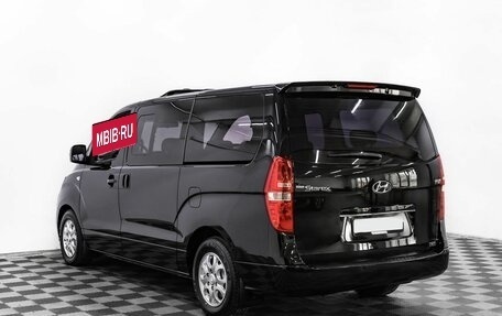 Hyundai Grand Starex Grand Starex I рестайлинг 2, 2015 год, 1 895 000 рублей, 4 фотография