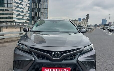 Toyota Camry, 2021 год, 2 500 000 рублей, 1 фотография