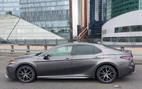 Toyota Camry, 2021 год, 2 500 000 рублей, 3 фотография