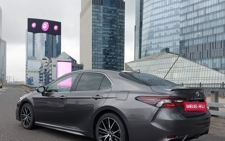 Toyota Camry, 2021 год, 2 500 000 рублей, 4 фотография