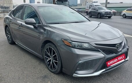 Toyota Camry, 2021 год, 2 500 000 рублей, 8 фотография