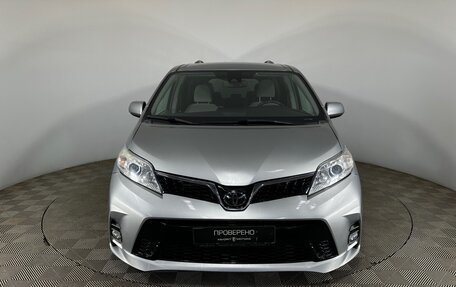 Toyota Sienna III, 2018 год, 2 950 000 рублей, 2 фотография