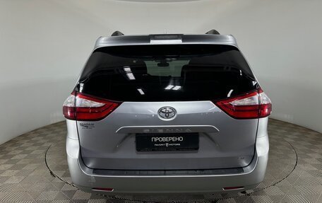 Toyota Sienna III, 2018 год, 2 950 000 рублей, 3 фотография