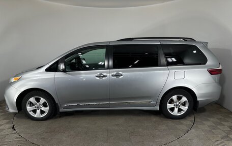 Toyota Sienna III, 2018 год, 2 950 000 рублей, 5 фотография
