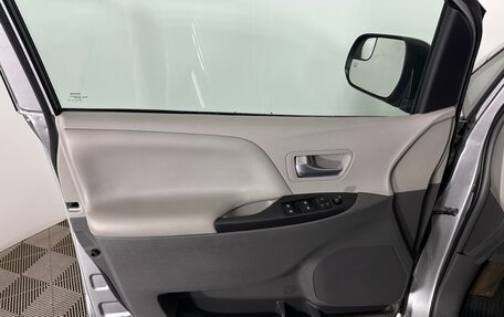 Toyota Sienna III, 2018 год, 2 950 000 рублей, 8 фотография