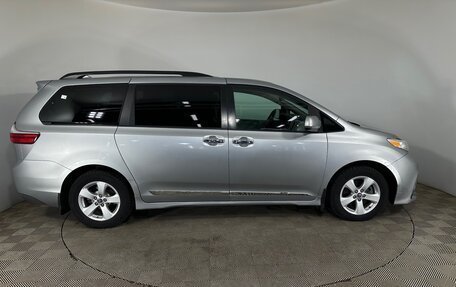 Toyota Sienna III, 2018 год, 2 950 000 рублей, 4 фотография
