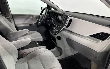 Toyota Sienna III, 2018 год, 2 950 000 рублей, 14 фотография