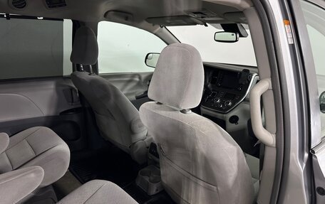Toyota Sienna III, 2018 год, 2 950 000 рублей, 16 фотография