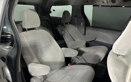 Toyota Sienna III, 2018 год, 2 950 000 рублей, 15 фотография