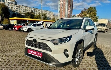 Toyota RAV4, 2021 год, 4 000 000 рублей, 1 фотография